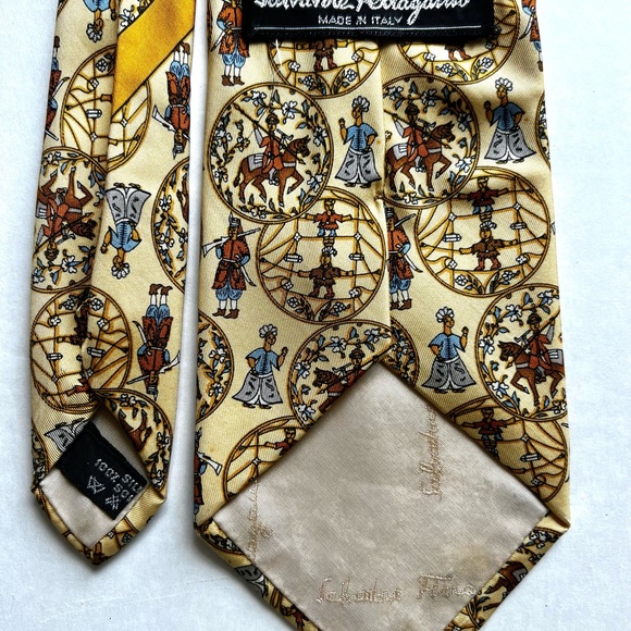 Salvatore Ferragamo tie 100% silk, made in Italy! Authentic, excellent condition - Picture 3 of 3